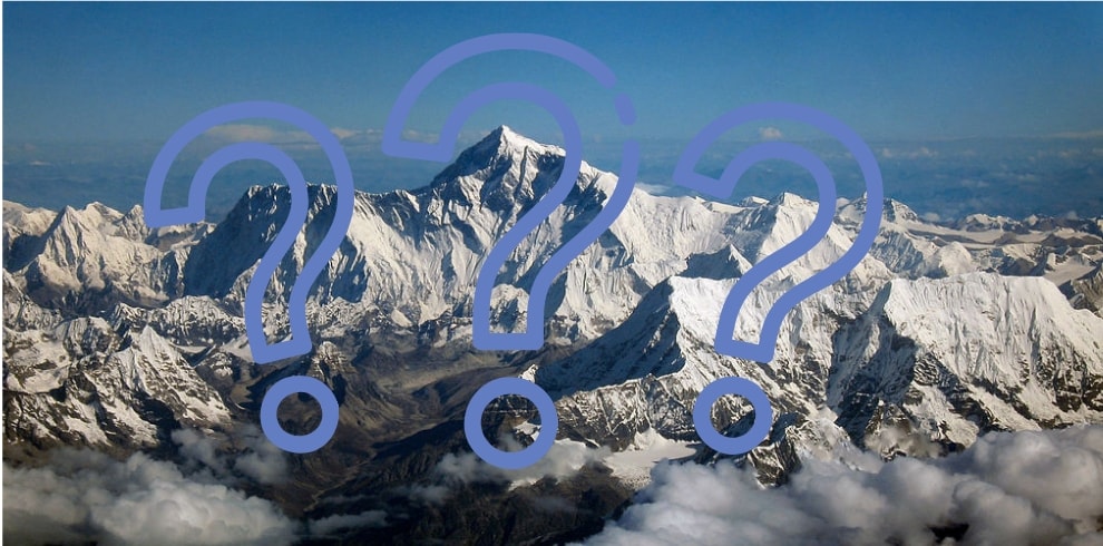 where is mount everest located at